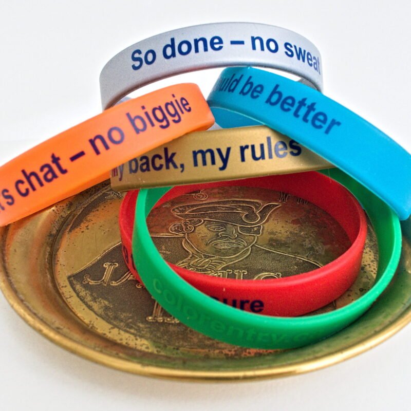 Welcome 10 Colorful Wristbands for Mom